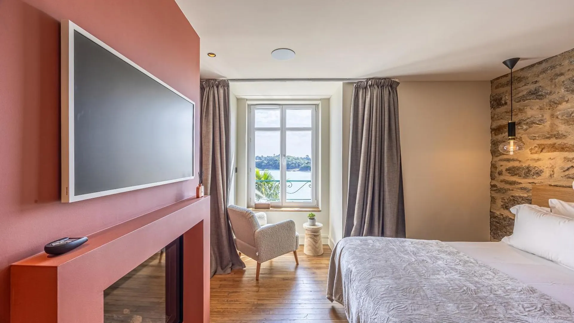 ****  Restaurant Hotel Didier Méril Dinard Francia